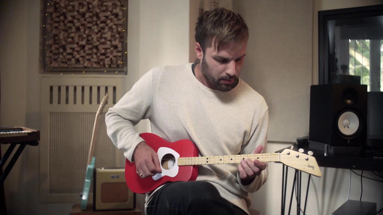 Cargar video: Loog Pro Acoustic Guitar Demo